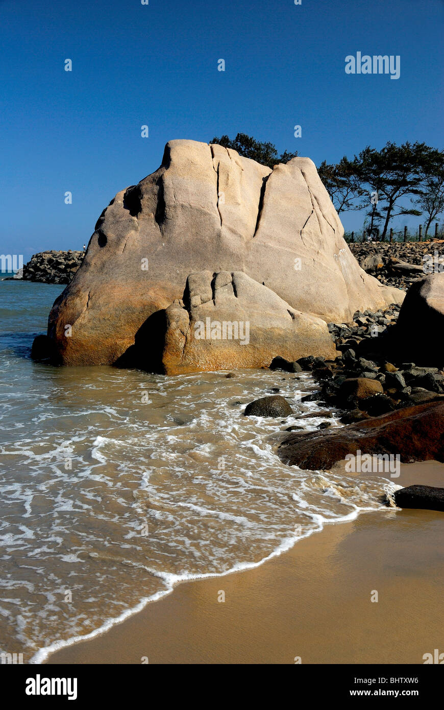 New Scenic 5 posti spiaggia della Baia del Bengala sotto il cielo blu in India del Sud Foto Stock