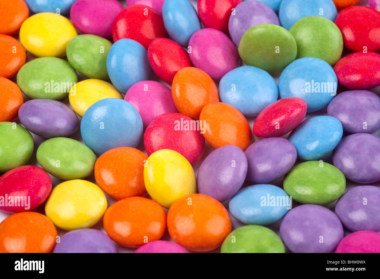 Una luminosa e colorata selezione di rivestite di zucchero caramelle Foto Stock