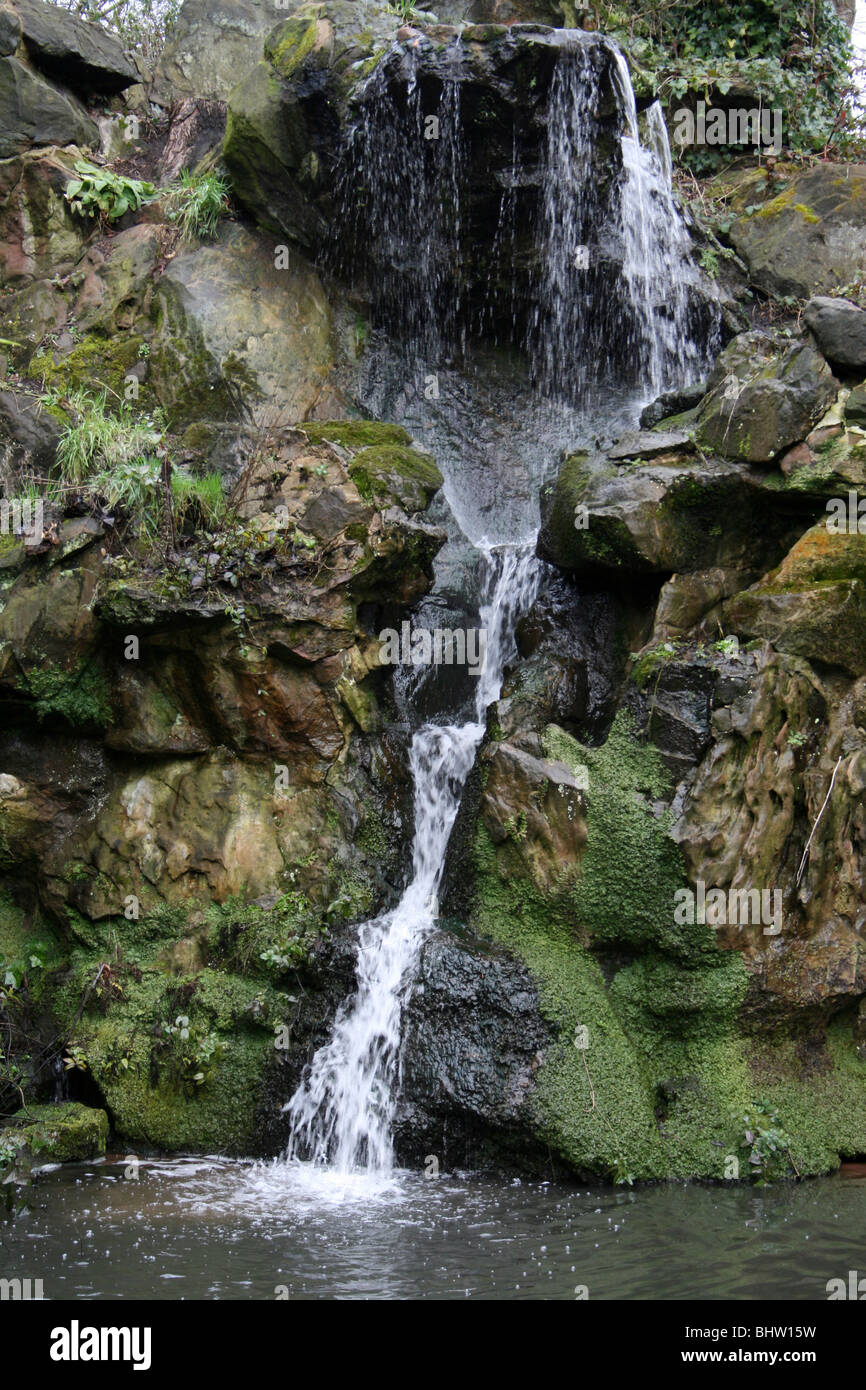 La cascata nel Fairy Glen, Sefton Park, Merseyside, Regno Unito Foto Stock