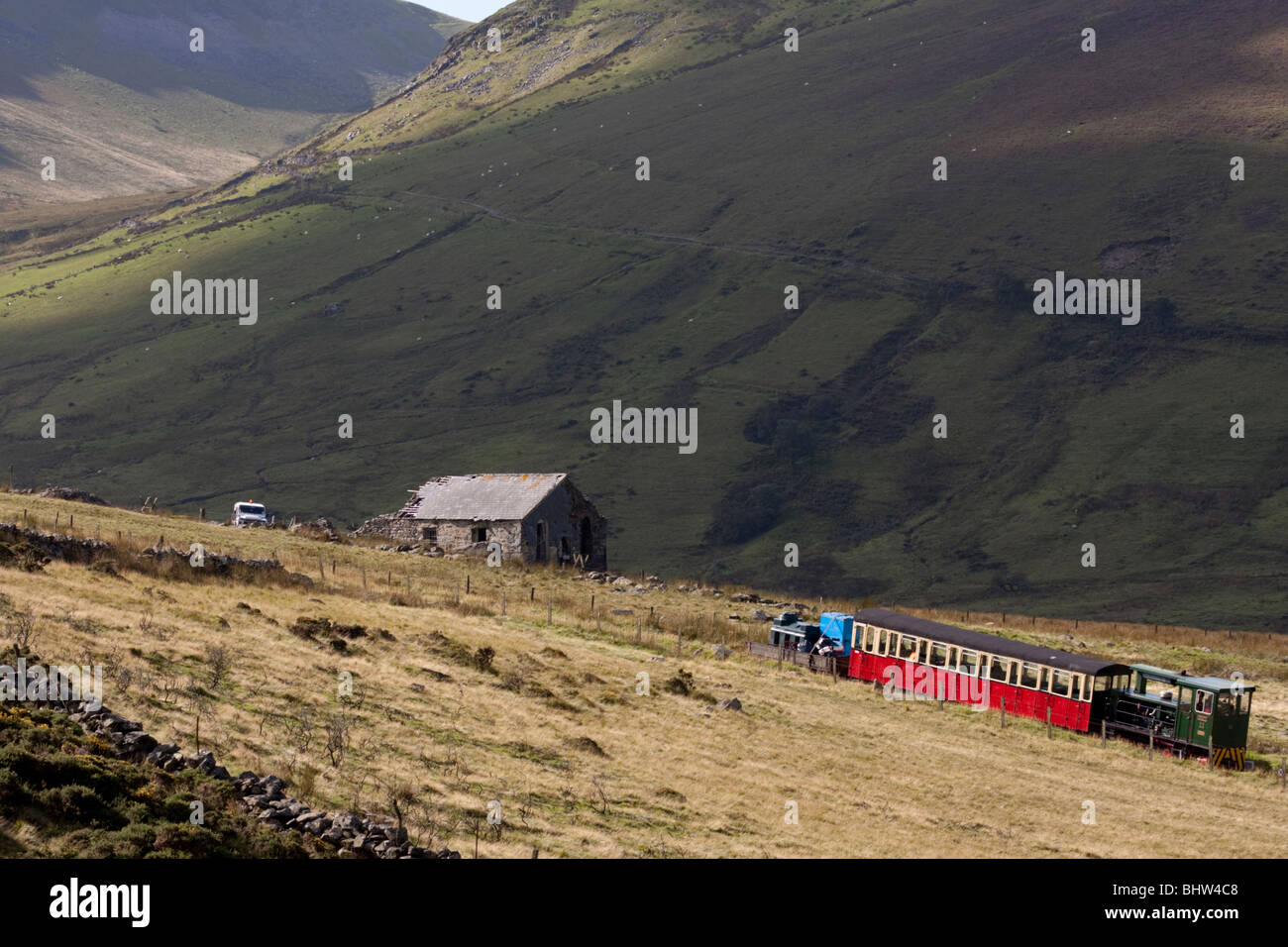 Vista di Snowdon ferrovia di montagna nel Parco Nazionale di Snowdonia, il Galles del Nord Foto Stock