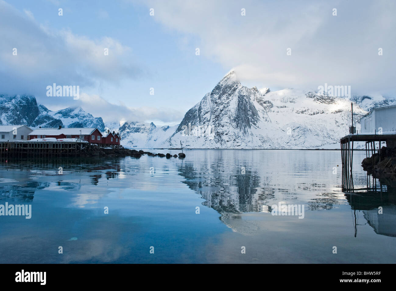 Paesaggio invernale in Hamnoy, Moskenes, isole Lofoten, a nord della Norvegia Foto Stock