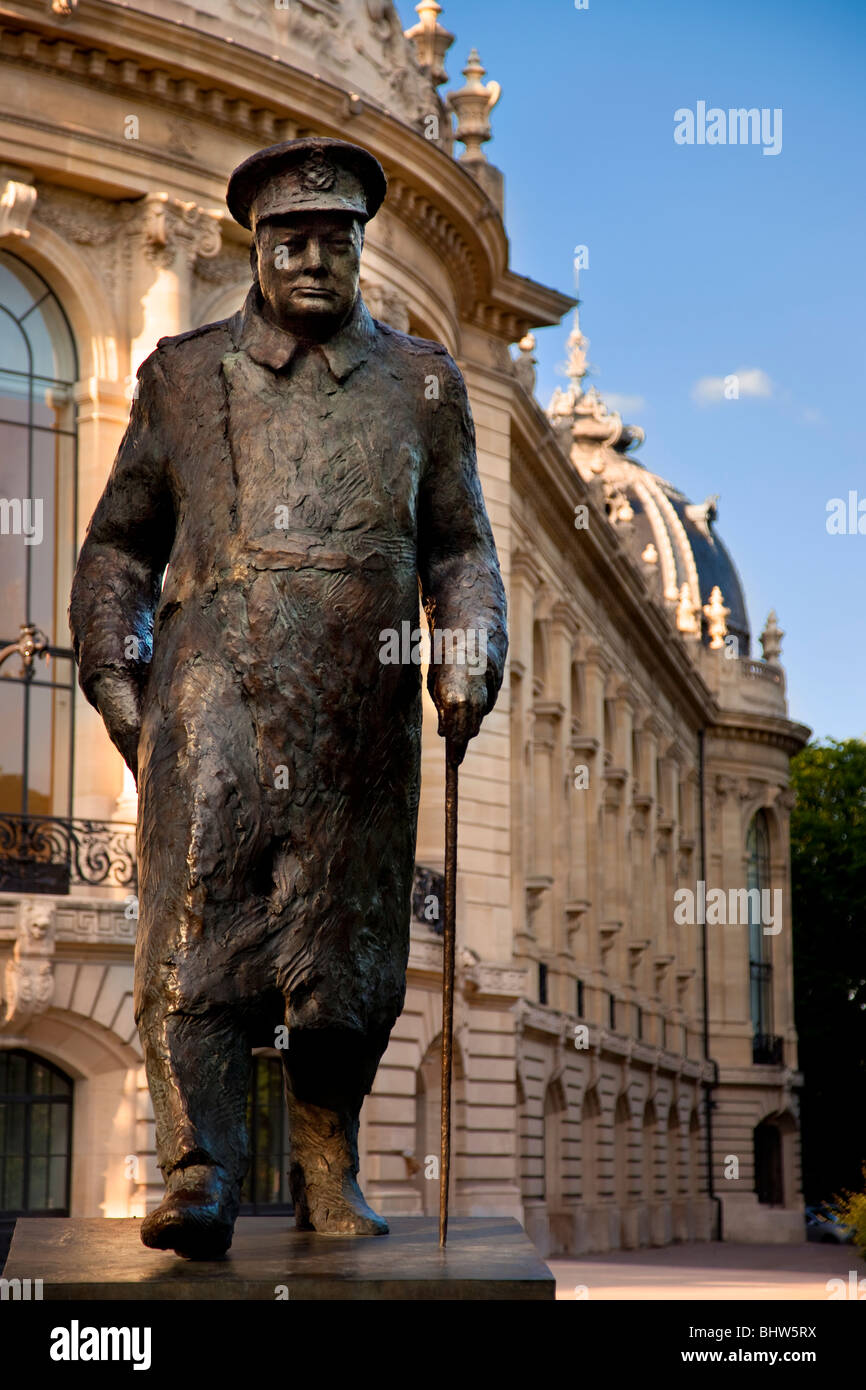 Winston Churchill statua in bronzo accanto al Petit Palais di Parigi Francia Foto Stock