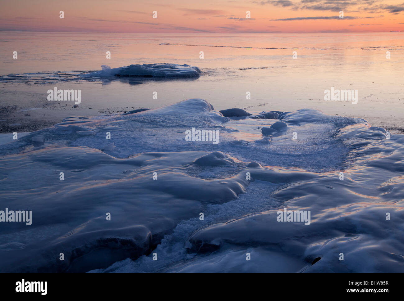 Ghiaccio lungo lago Superior, Artist Point, Grand Marais, Minnesota Foto Stock