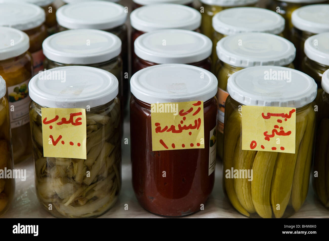 Gli alimenti naturali conserve in vasi in vendita a Beirut Libano Medio Oriente Foto Stock