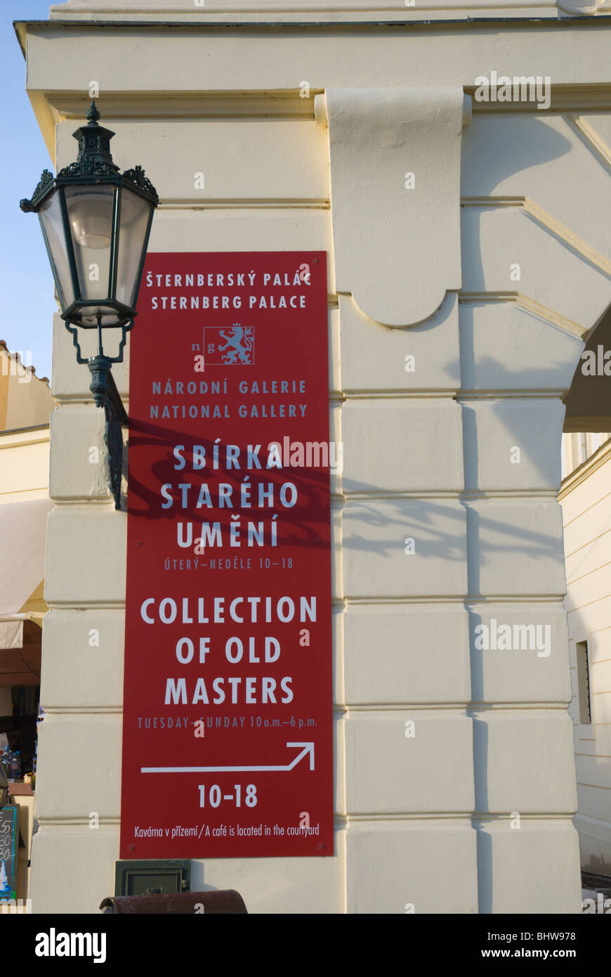 Sternberg palazzo sede dell art gallery Hradcanske namesti Hradcany Praga Repubblica Ceca Europa Foto Stock