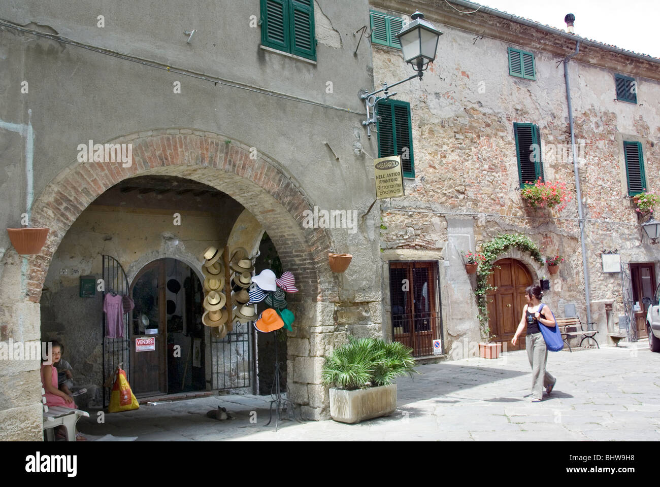Graziosa cittadina toscana di Montemerano nella zona conosciuta come la Maremma in provincia di Grosseto Foto Stock