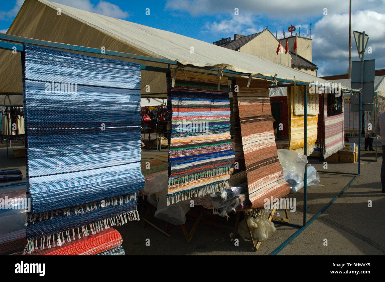 Rug venditore presso la piazza del mercato Kankaanpää Finlandia occidentale nord europa Foto Stock