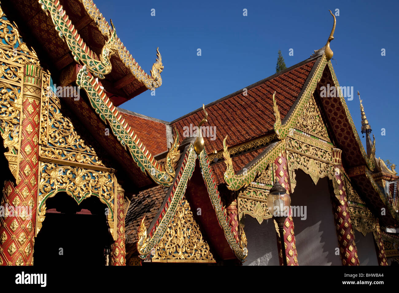 I templi buddisti di tetti a Chiangmai, variata architettonico stili tailandese e patrimonio nel nord della Thailandia. Foto Stock