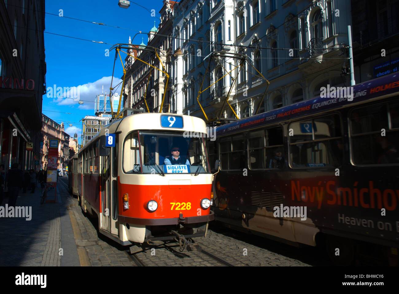 Tram strada Vodickova Nove Mesto Praga Repubblica Ceca Europa Foto Stock