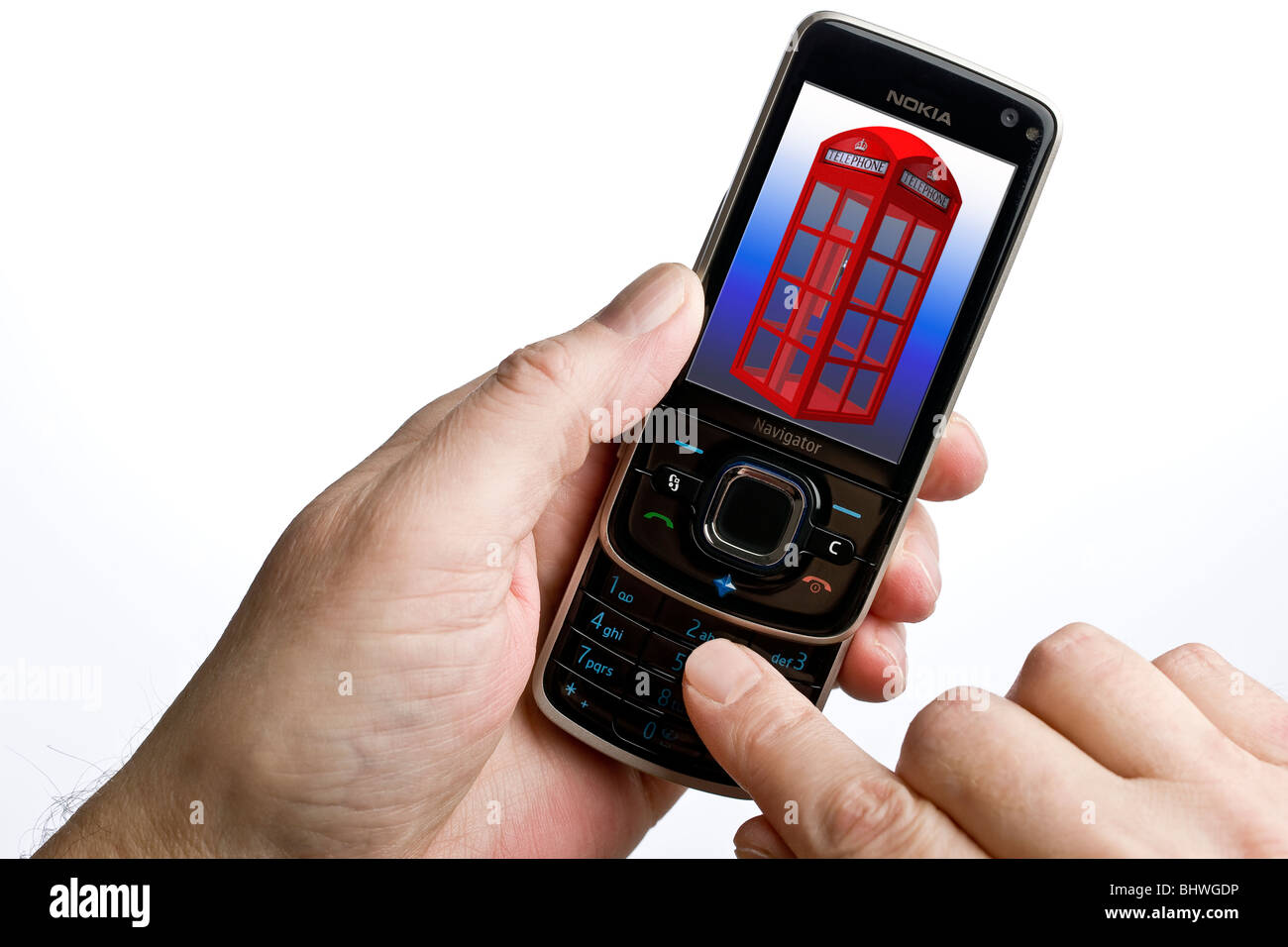 In prossimità di un telefono cellulare con un vecchio stile enlish telefono pubblico casella sullo schermo Foto Stock