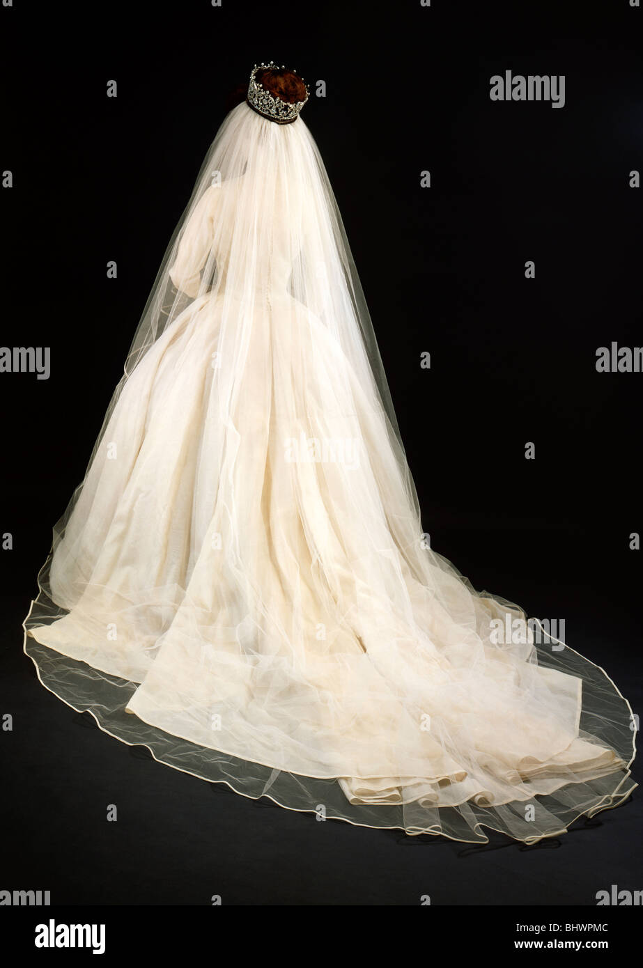 La principessa Margaret's abito da sposa - Vista posteriore, 1981. Artista: sconosciuto Foto Stock