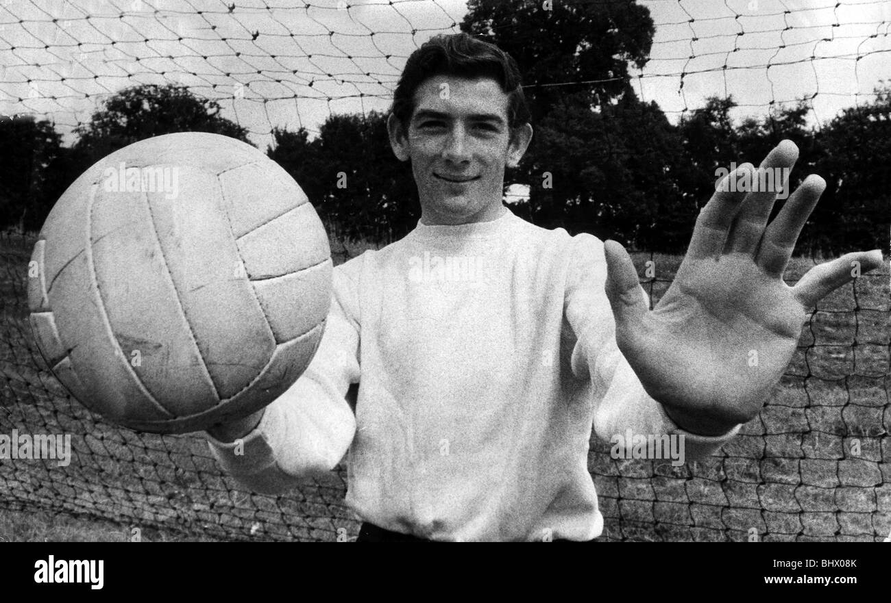 Pat Jennings portiere di calcio Agosto 1964 Jennings è una nuova firma per il Tottenham Hotspur da Watford Foto Stock