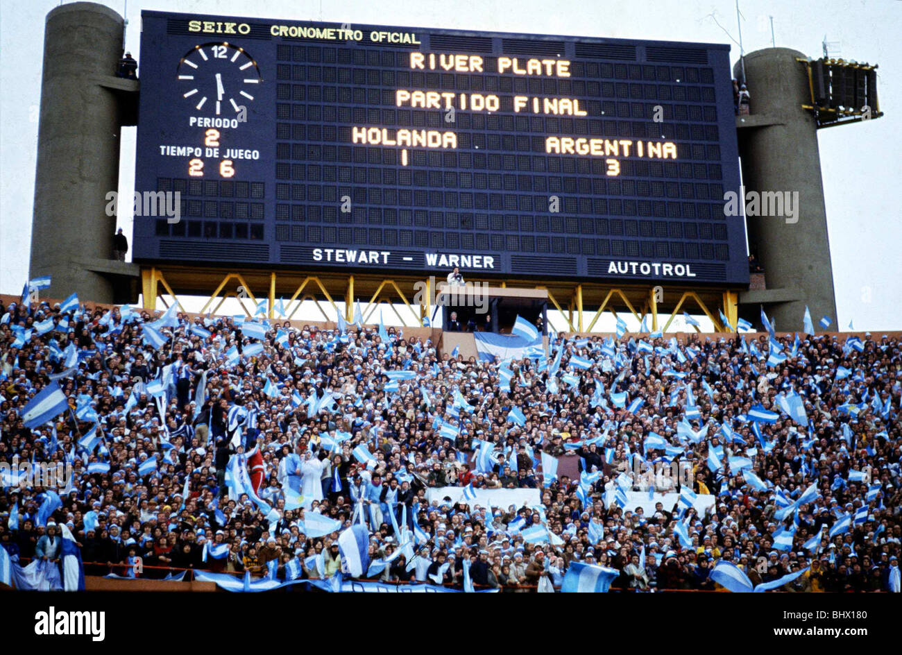 World Cup 1978 Final Holland 1 Argentina 3 dopo un tempo supplementare. Punteggio finale board dietro i fan argentini. River Plate, Buenos Aires Foto Stock