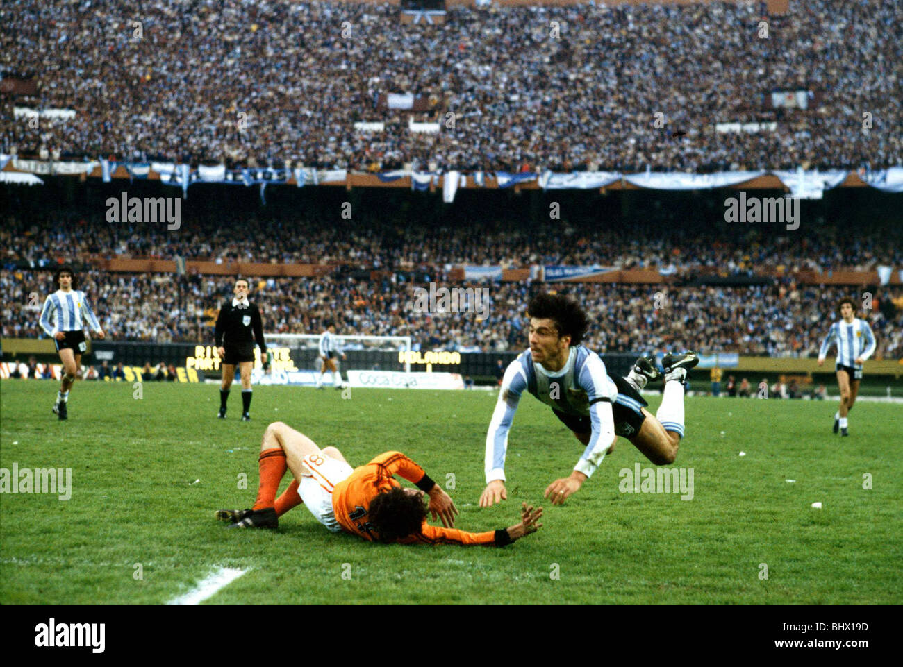 Coppa del mondo "78 finale di Holland 1 Argentina 0 dopo un tempo supplementare Daniel Passarella scontri con Nanninga (8) River Plate Buenos Aires Foto Stock