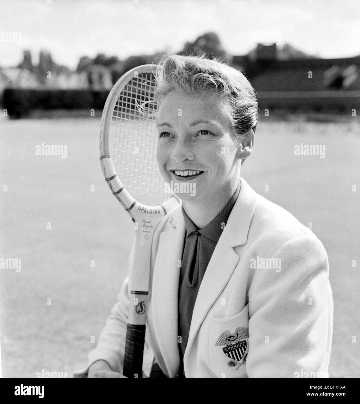 Darlene Hard American la stella del tennis fotografati a Wimbledon oggi. Giugno 1960 M4361-002 Foto Stock