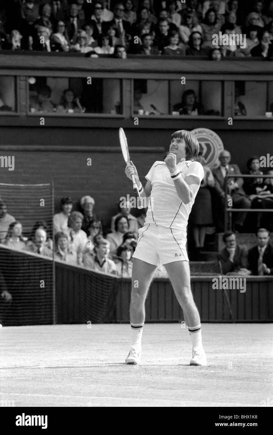Wimbledon ottavo giorno: Frawley su Mayotte: Jimmy Connors in azione oggi contro Amritraj. Giugno 1981 81-3717-007 Foto Stock