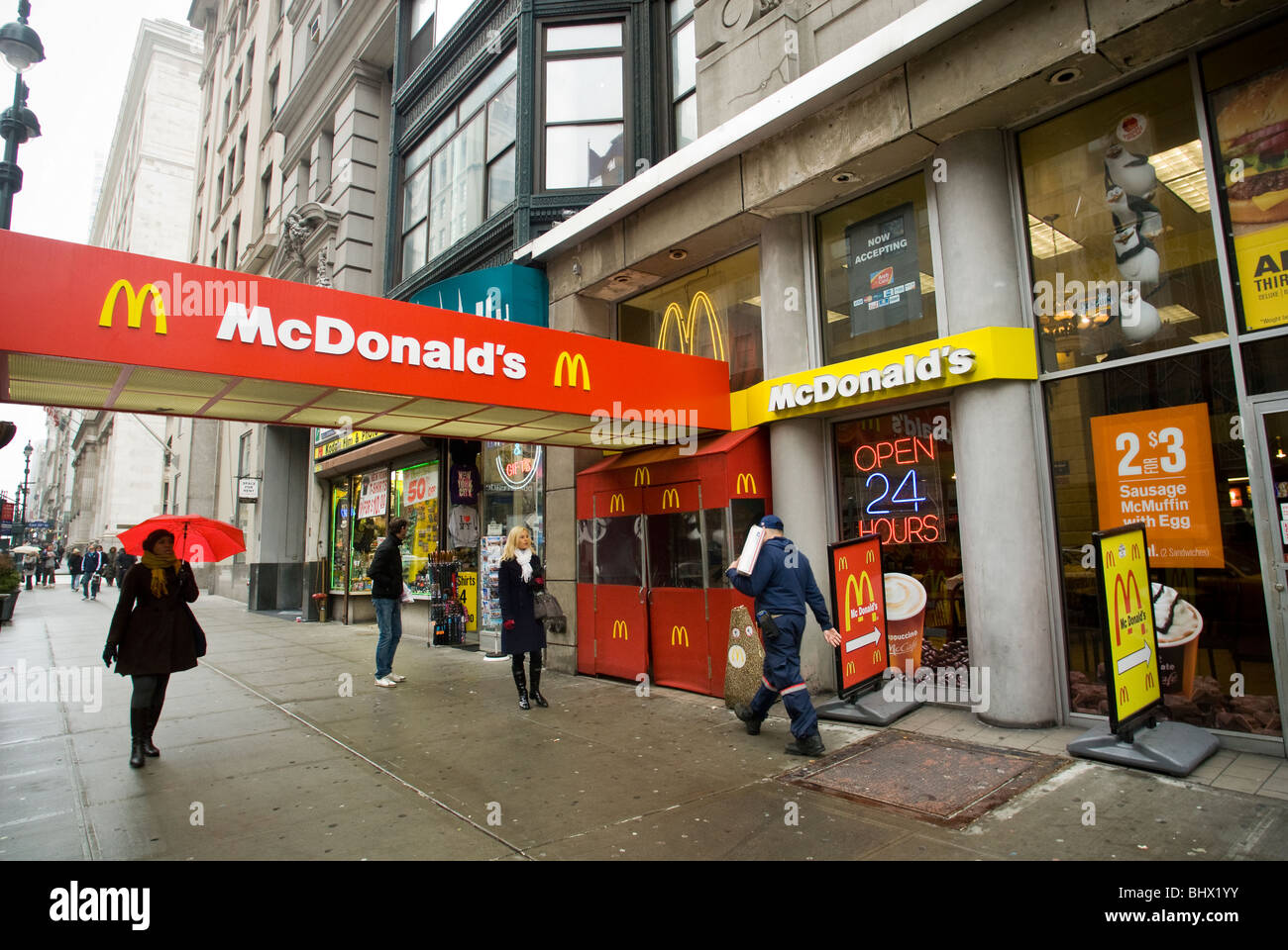 McDonald's ristorante nel centro di Manhattan a New York il mercoledì 24 febbraio, 2010. (© Richard B. Levine) Foto Stock