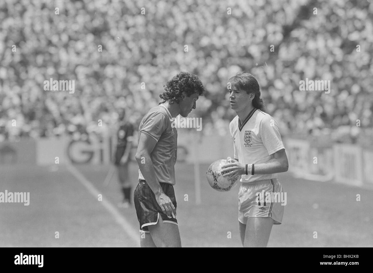 Coppa del mondo Messico '86 Inghilterra v Argentina azione più ventole a partita. Le immagini non equilibrata o pulito solo per scopi di valutazione.Caption locale *** la mano di Dio corrispondono Foto Stock