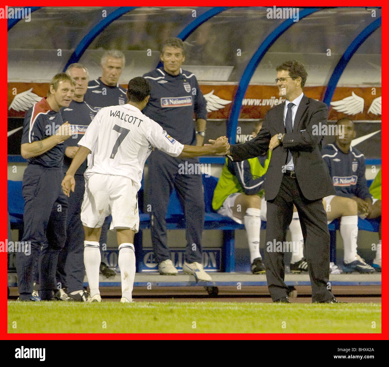 10.9.08. PIC BRADLEY ORMESHER. Croazia - INGHILTERRA. Zagabria. Il WALCOTT celebra con Capello Foto Stock