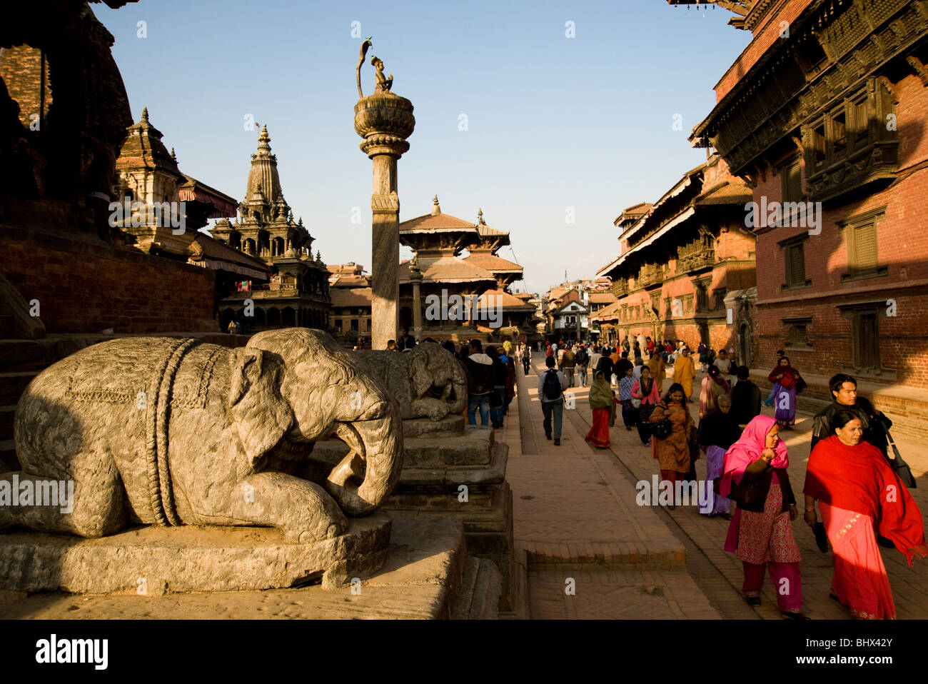 Scolpito in pietra di elefanti in Durbar Square, Patan Kathmandu, Nepal Foto Stock