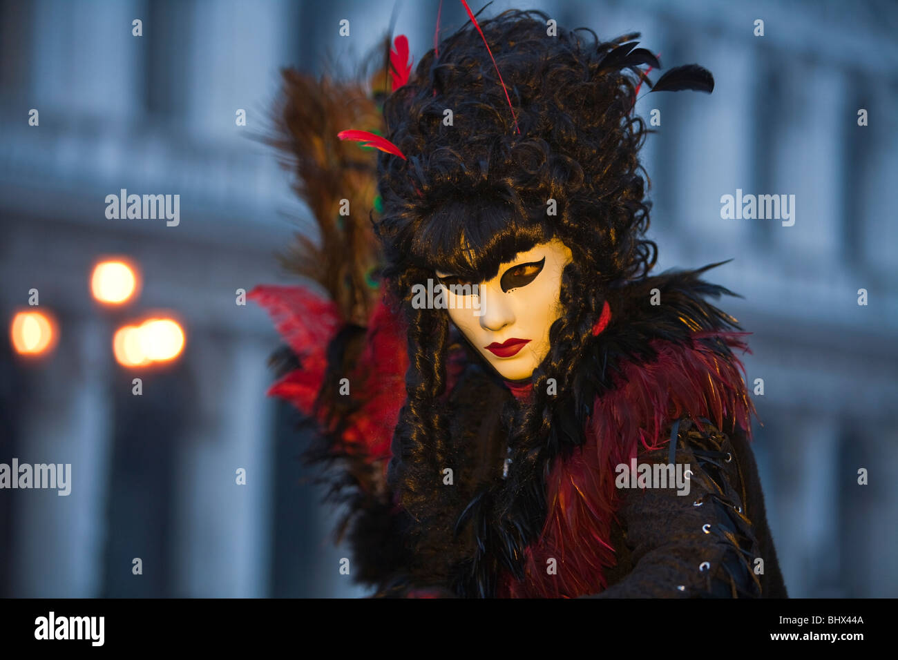 Donna mascherata al carnevale di Venezia, Italia Foto Stock