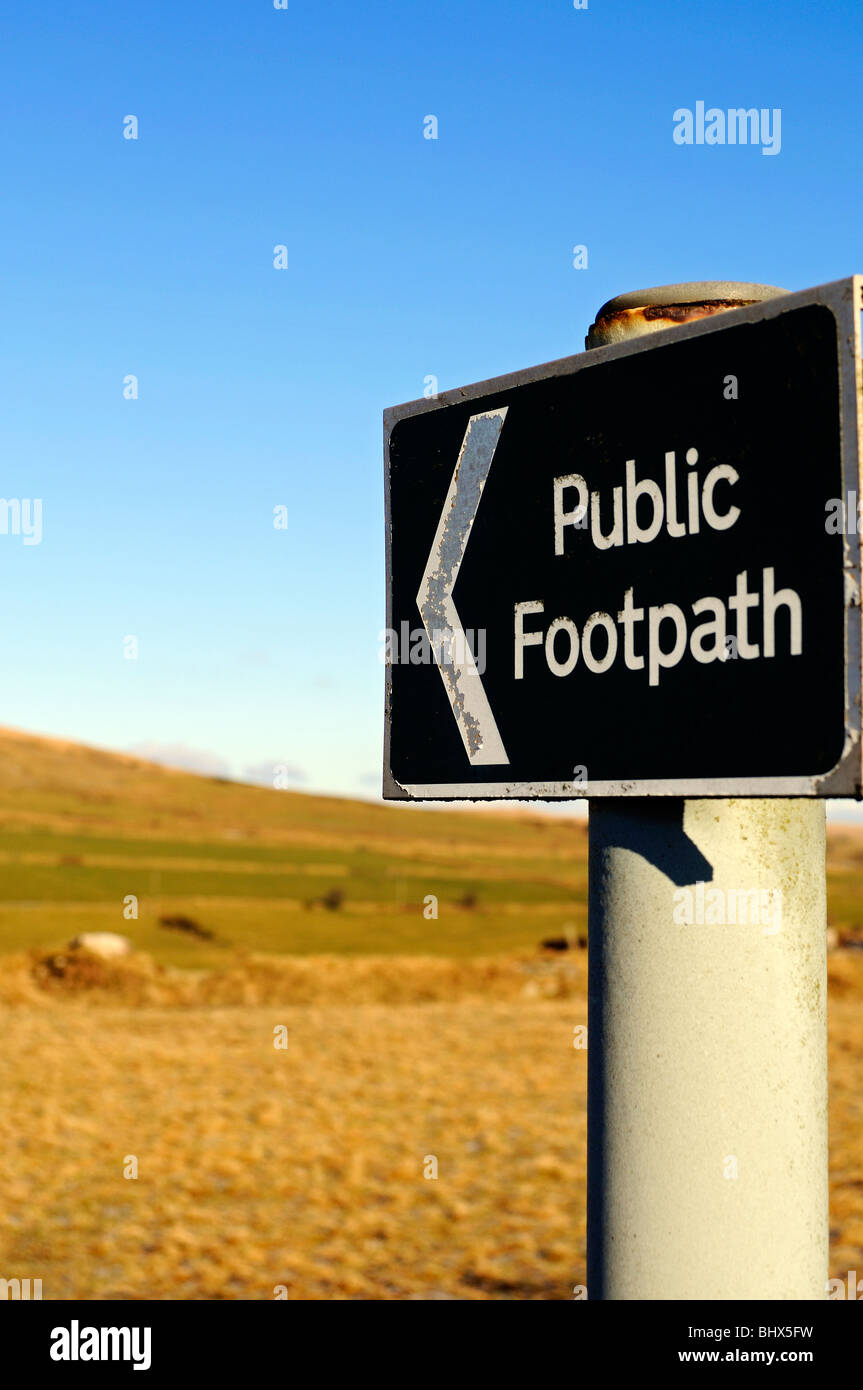 Un sentiero pubblico segno su dartmoor devon, Regno Unito Foto Stock