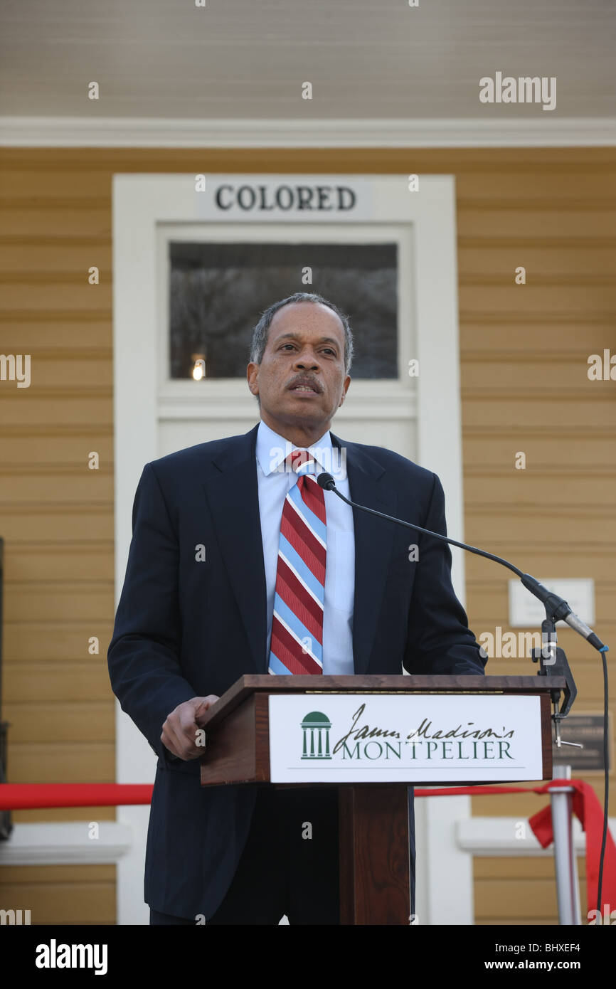 Emmy Award winning giornalista Juan Williams ospita i festeggiamenti a James Madison's Montpelier deposito dei treni in arancione, Virgina. Foto Stock