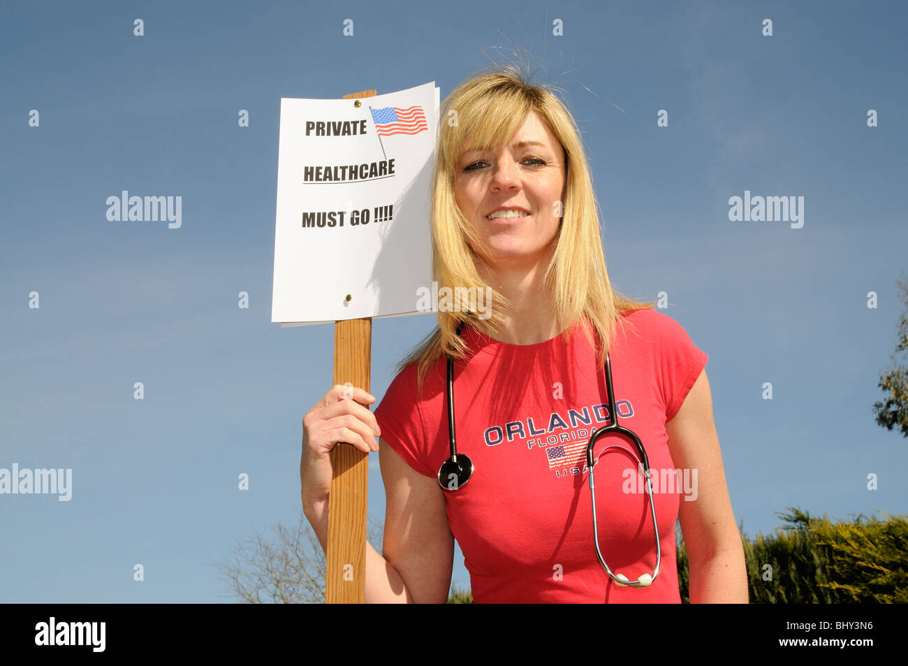 Assistenza sanitaria privata negli Stati Uniti devono andare manifestante femmina Foto Stock