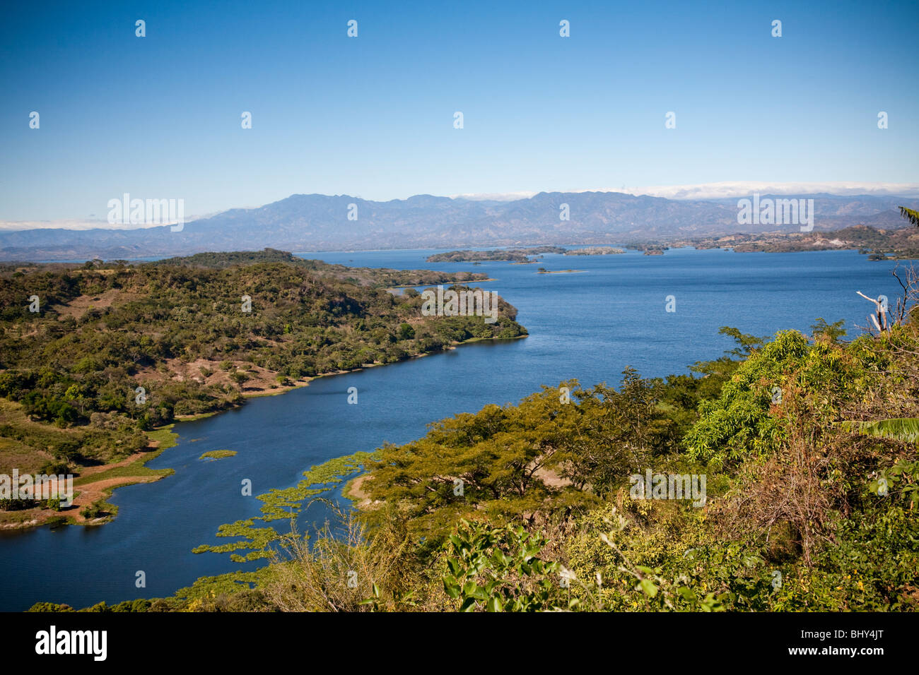 Embalse Cerron Grande Lago de Suchitlan, Suchitoto, El Salvador Foto Stock