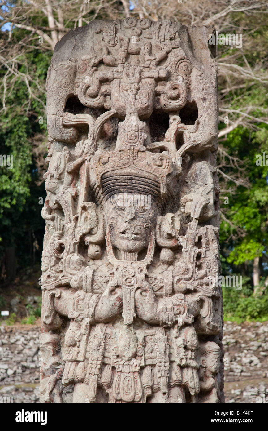 Stela B, Main Plaza con stele, Copan Ruinas, Honduras Foto Stock