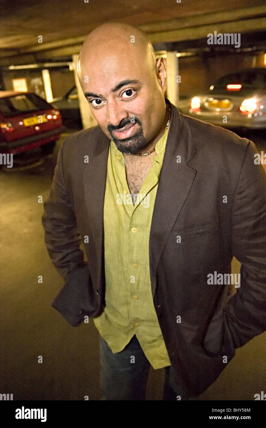 San-j Sanj xzecutive di suoni e animatore di radio sul club asia e produttore di BollyParty Foto Stock