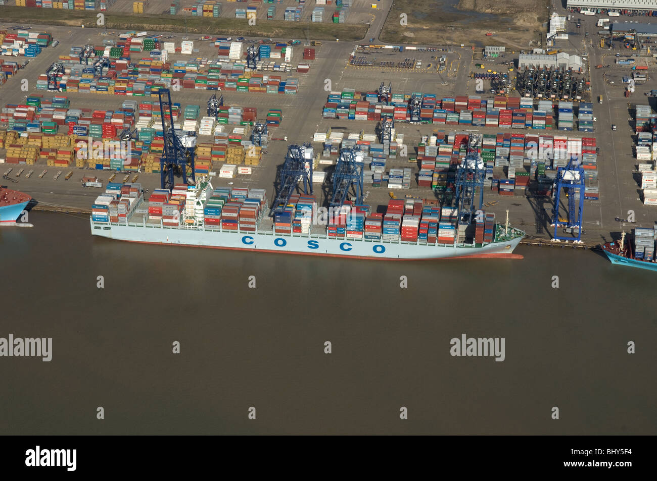 Il Cosco Taicang nel porto di Felixstowe Foto Stock