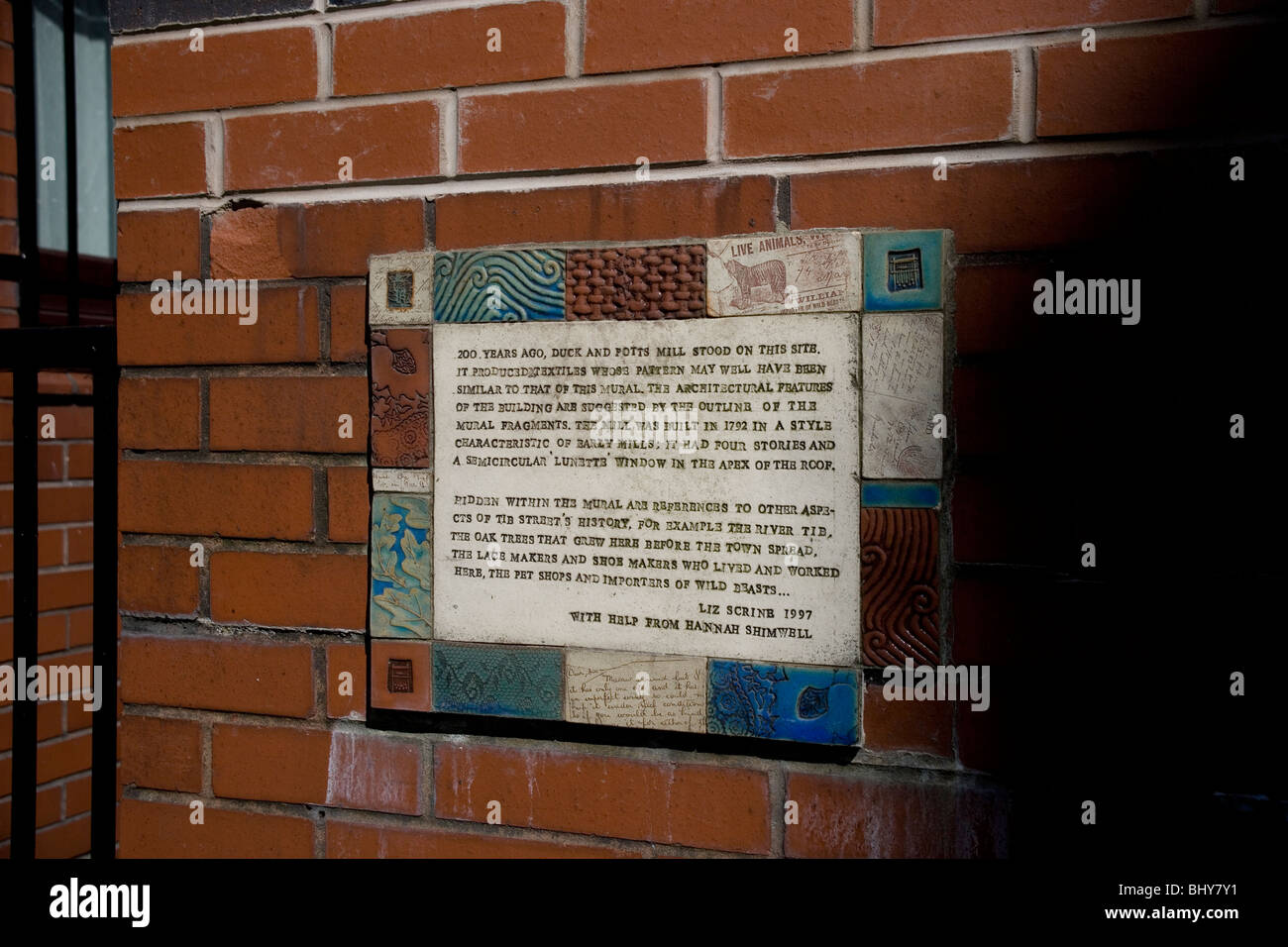 Piastrellate memorial a Tib Street a Manchester Foto Stock