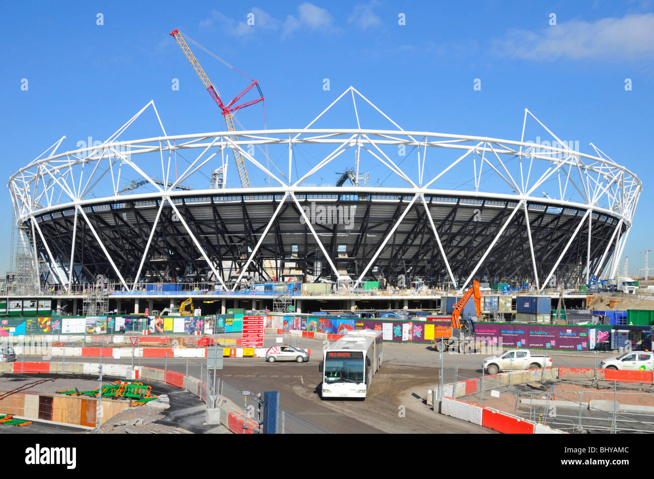 Gru allo stadio sportivo di Stratford 2012 Olympic & Paralimpic Games Lavori in corso nel cantiere edile Newham East London Inghilterra Regno Unito Foto Stock