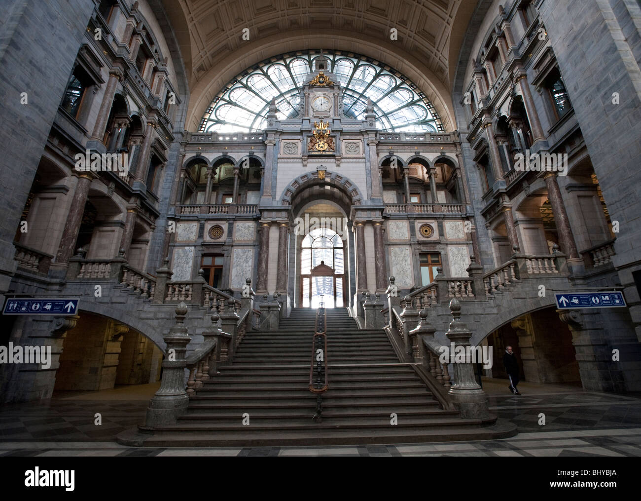 Interno della centrale di Anversa stazione ferroviaria in Belgio Foto Stock
