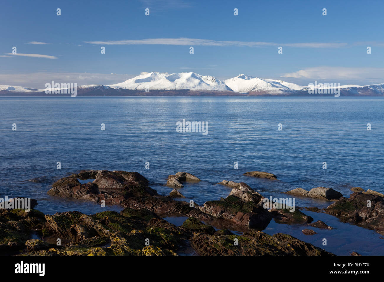 Montagne coperte di neve sullo Scottish isola di Arran Foto Stock