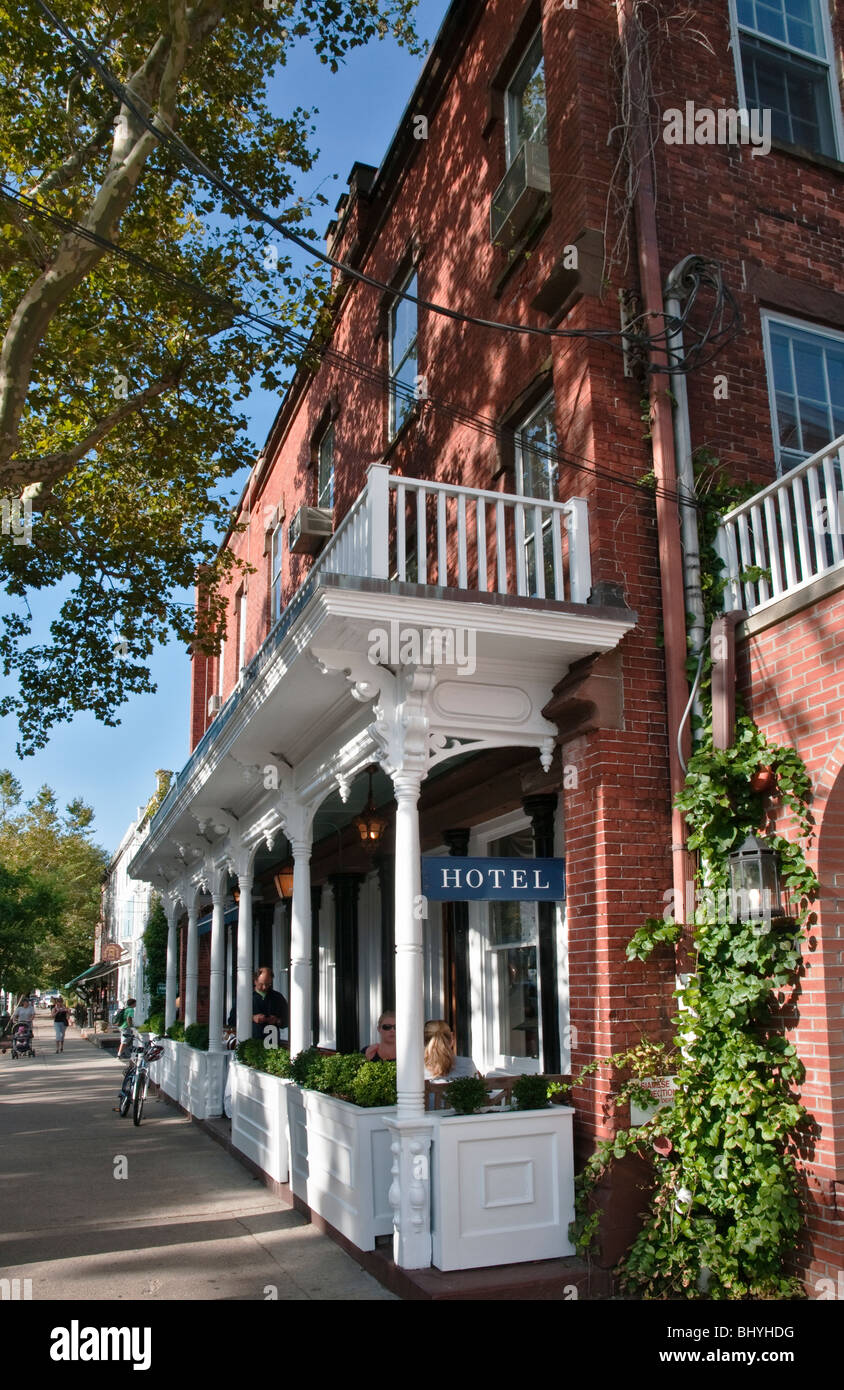 New York Long Island Sag Harbor Main Street American Hotel portico pranzo Foto Stock