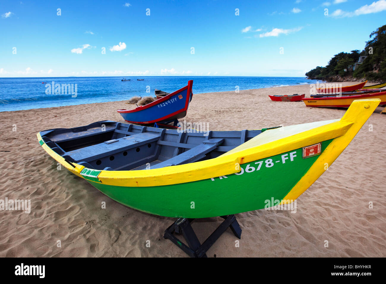 Vista ravvicinata di barche colorate, Crashboat Beach, Puerto Rico Foto Stock