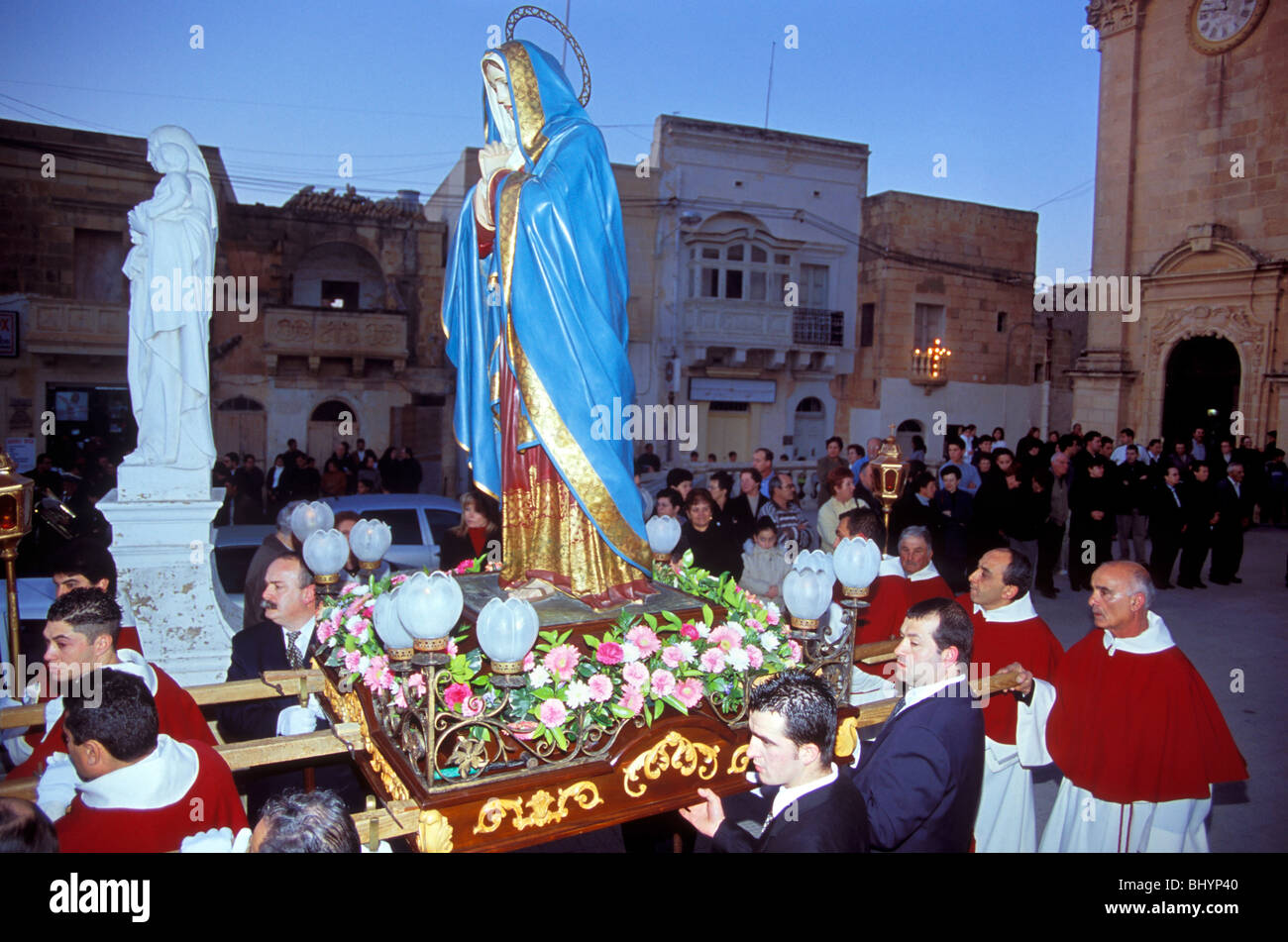 Malta, una processione con lo stato di Nostra Signora dei Dolori a Xaghra, Gozo. Foto Stock