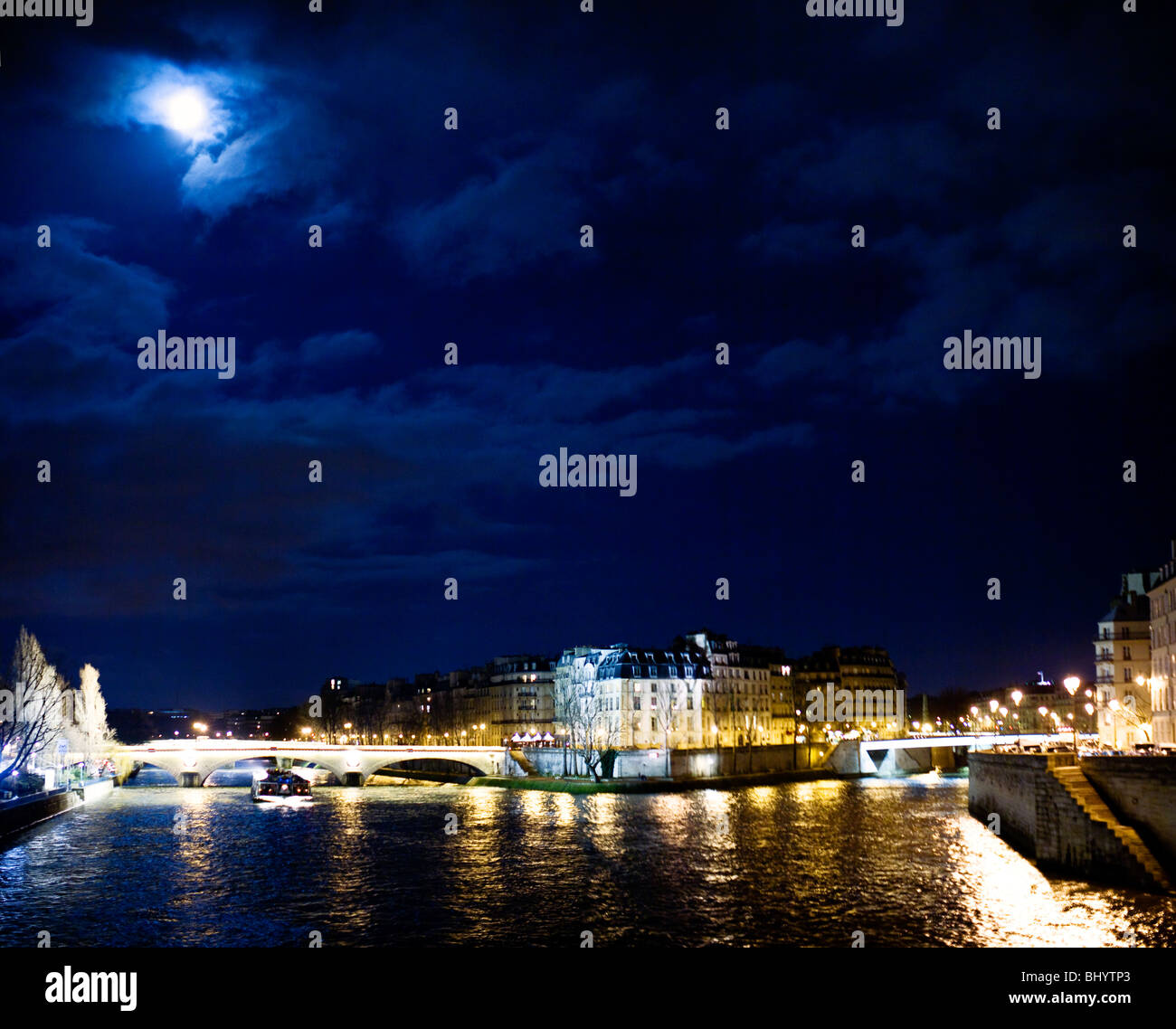 Moonlight oltre la Seine, Parigi Foto Stock