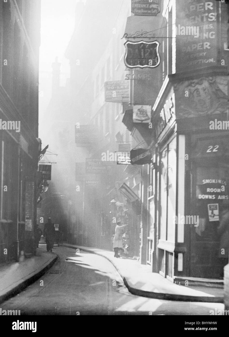 Scena di strada, Ivy Lane, Città di Londra. Artista: sconosciuto Foto Stock