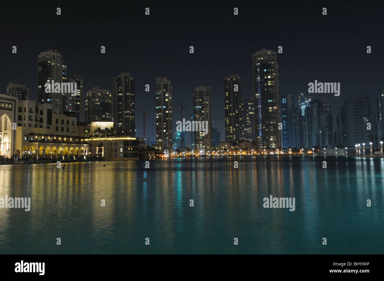 Dubai Cityscape di notte. Emirati Arabi Uniti Foto Stock