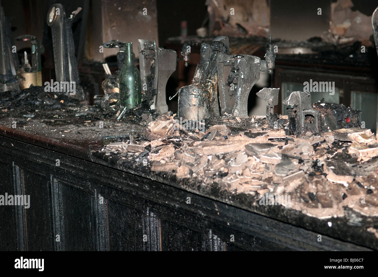Pub bar distrutto da un incendio grave Foto Stock