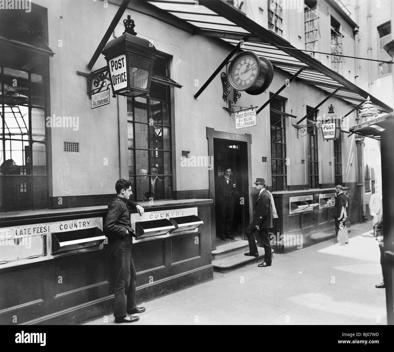Lombard Street Post Office, City of London, c fine XIX-inizio XX secolo. Artista: George Davison Reid Foto Stock