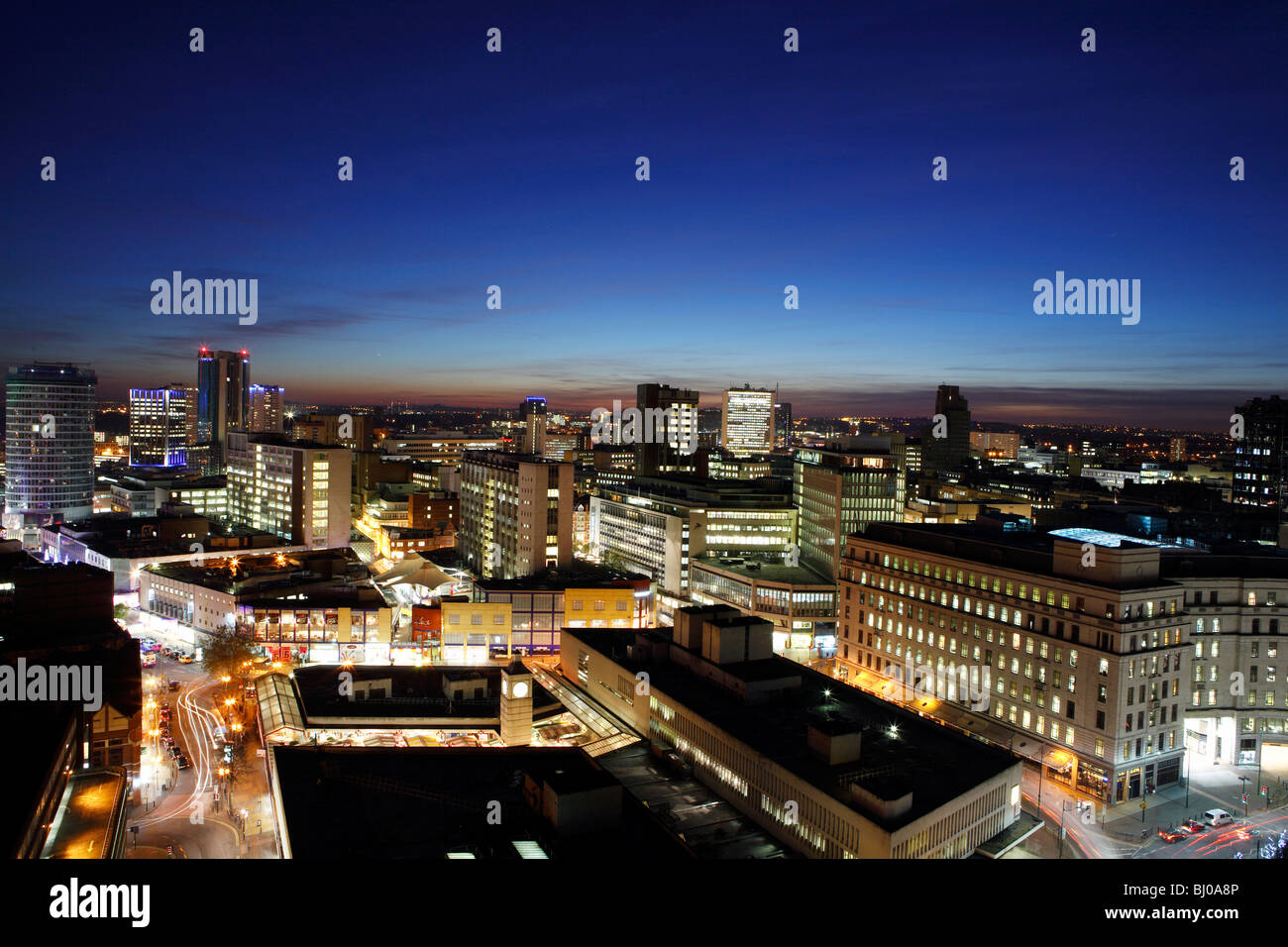 Notte tempo cityscape di Birmingham City Centre West Midlands. Foto Stock