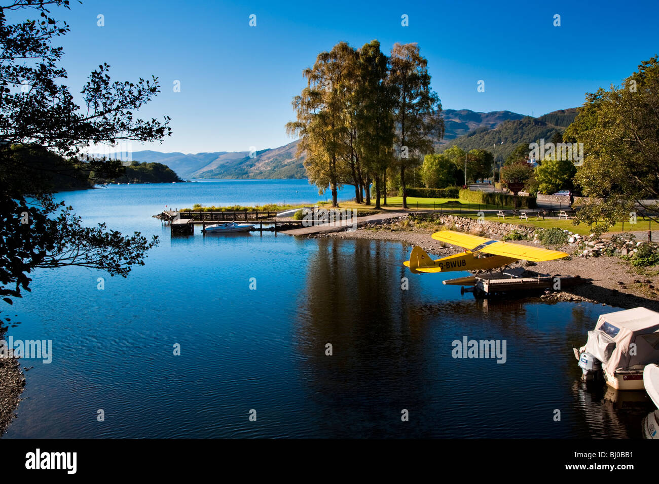 Vedute del lago con idrovolante a St Fillans, Loch Earn, Scozia. Foto Stock