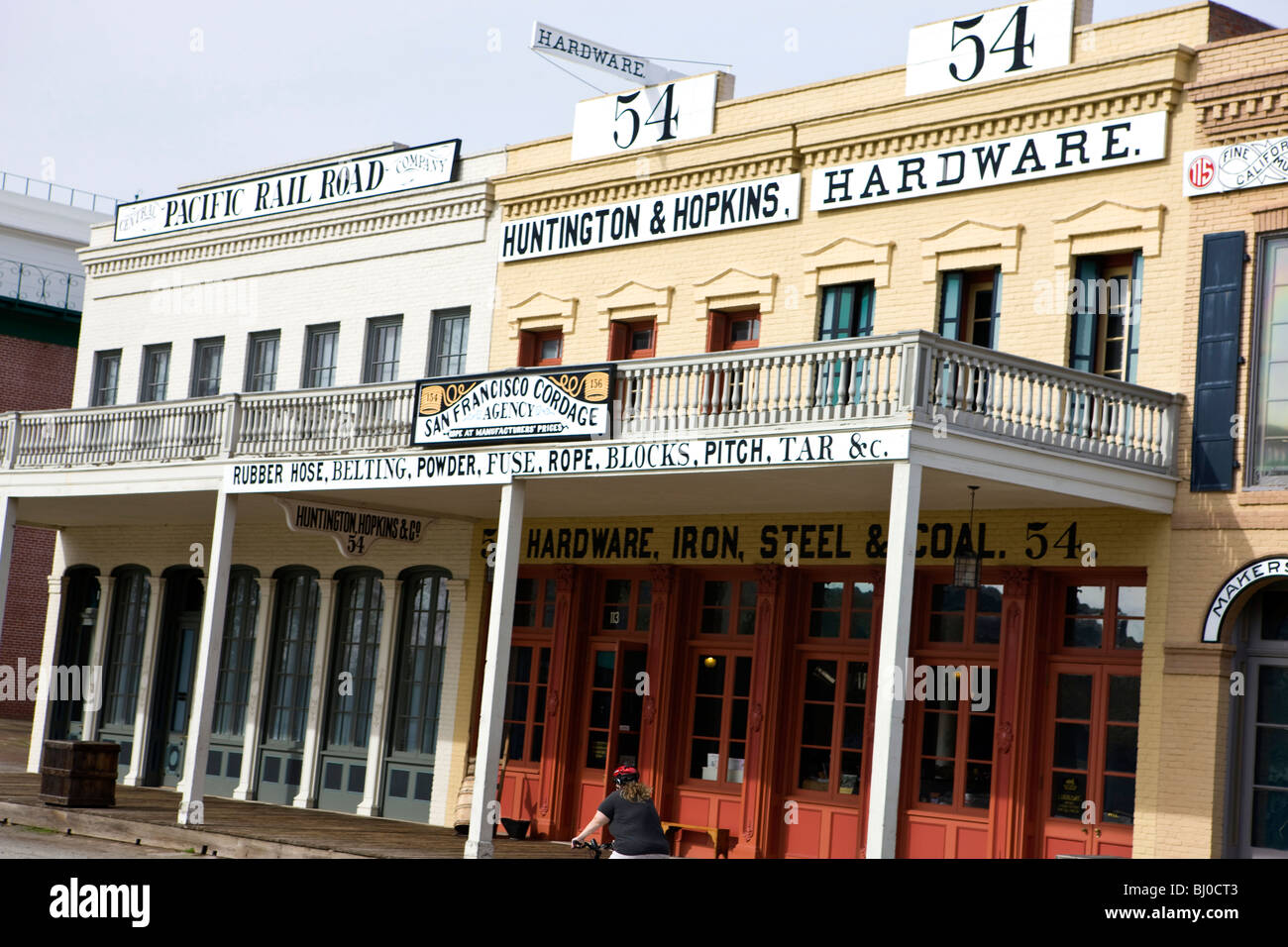 Huntington & Hopkins Hardware e Pacific Rail Road store fronti, Old Sacramento, California, Stati Uniti d'America Foto Stock