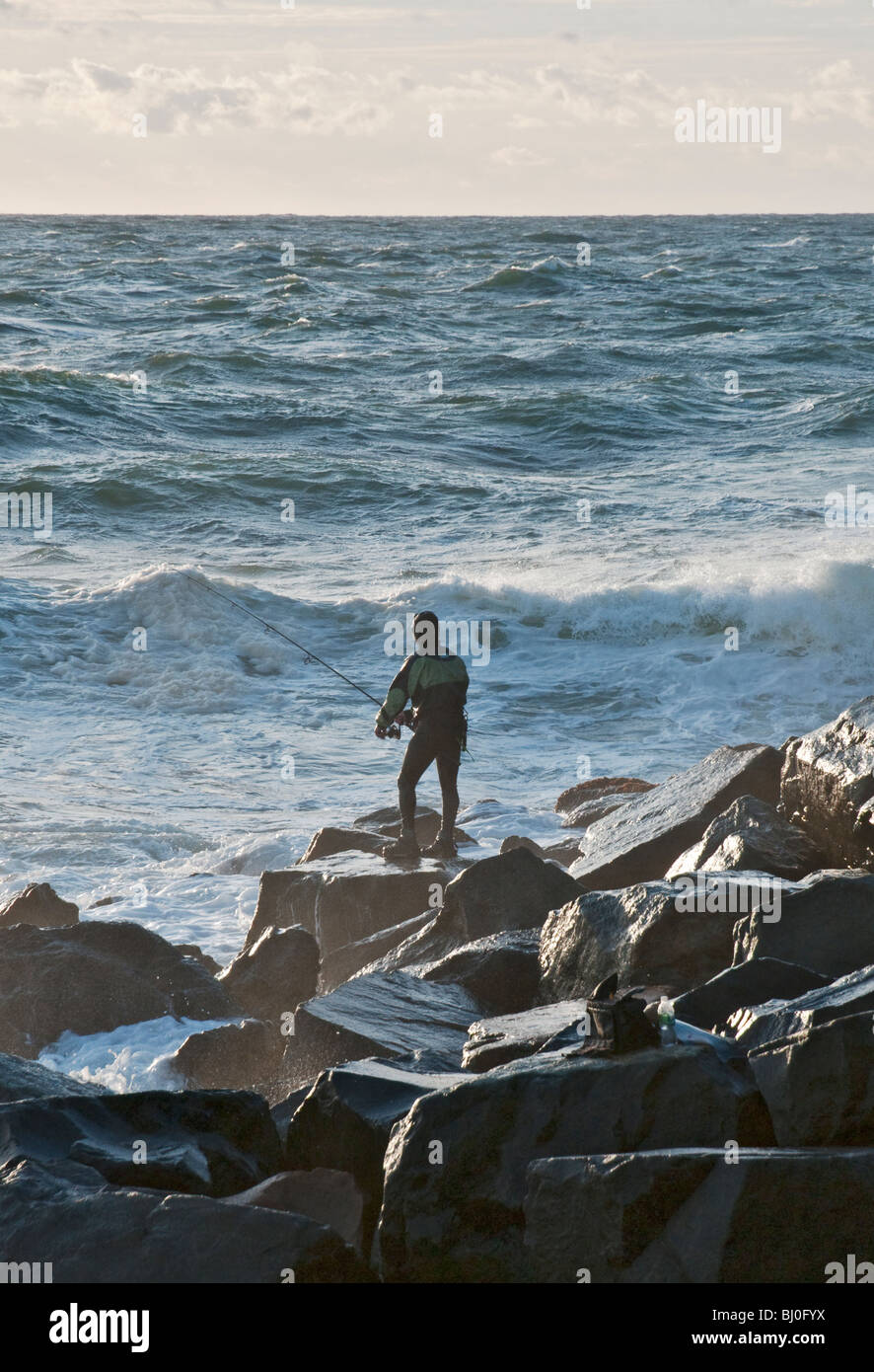 New York Long Island Montauk Point fisherman surf casting Foto Stock