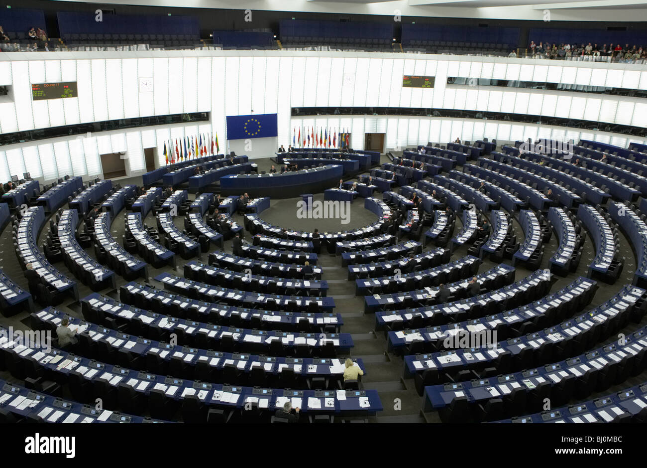 I membri del Parlamento europeo nella camera del Parlamento europeo, Strasburgo, Francia Foto Stock