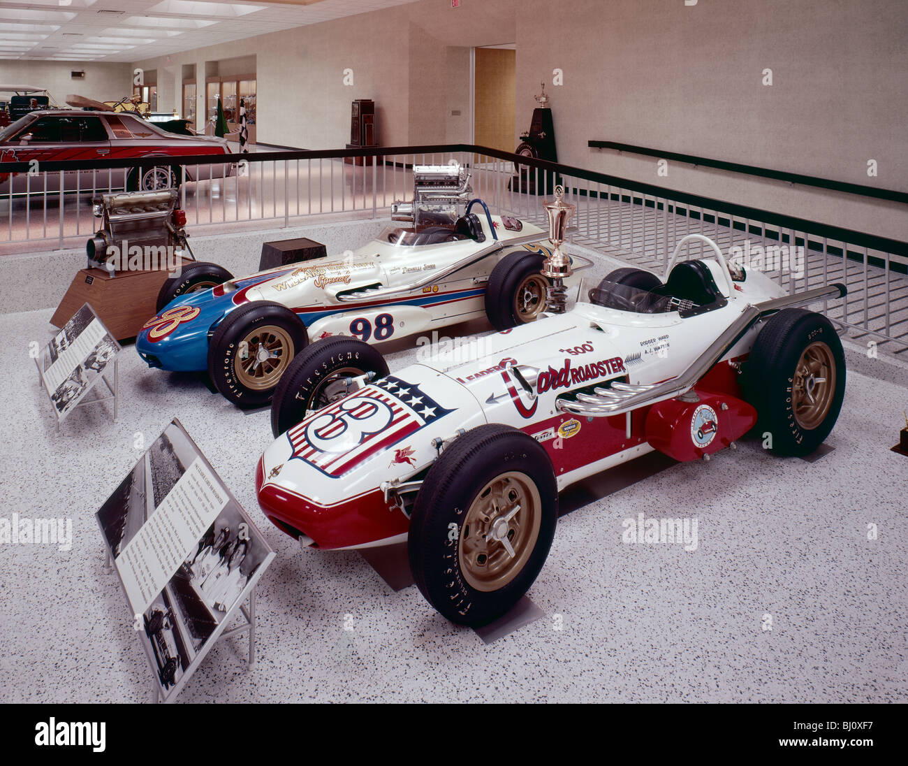 Vintage racing cars sul display al Motor Speedway di Indianapolis e Hall of Fame Museum, Indianapolis, Indiana, STATI UNITI D'AMERICA Foto Stock
